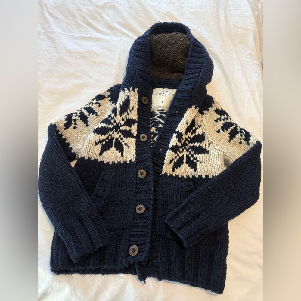 A&F Vintage Navy and Cream Knit Nordic Cardigan with Snowflake Pattern NWT 0500